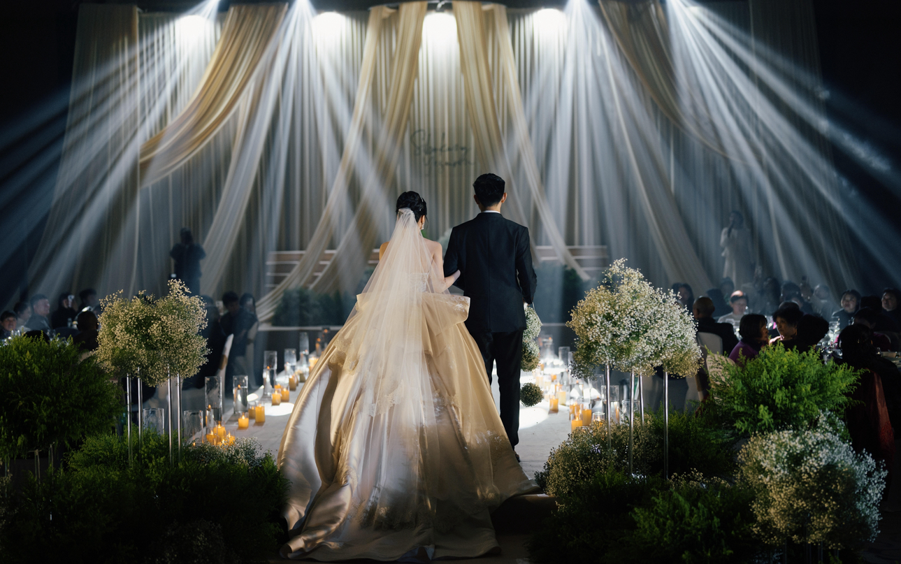 布幔温柔，光影朦胧