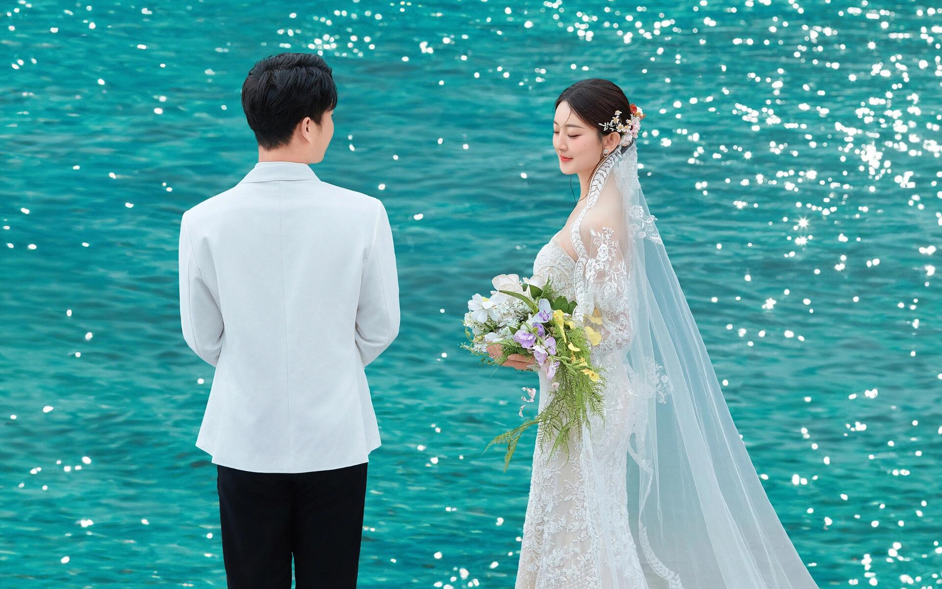 波光粼粼的是什么，哦，是蓝月谷啊