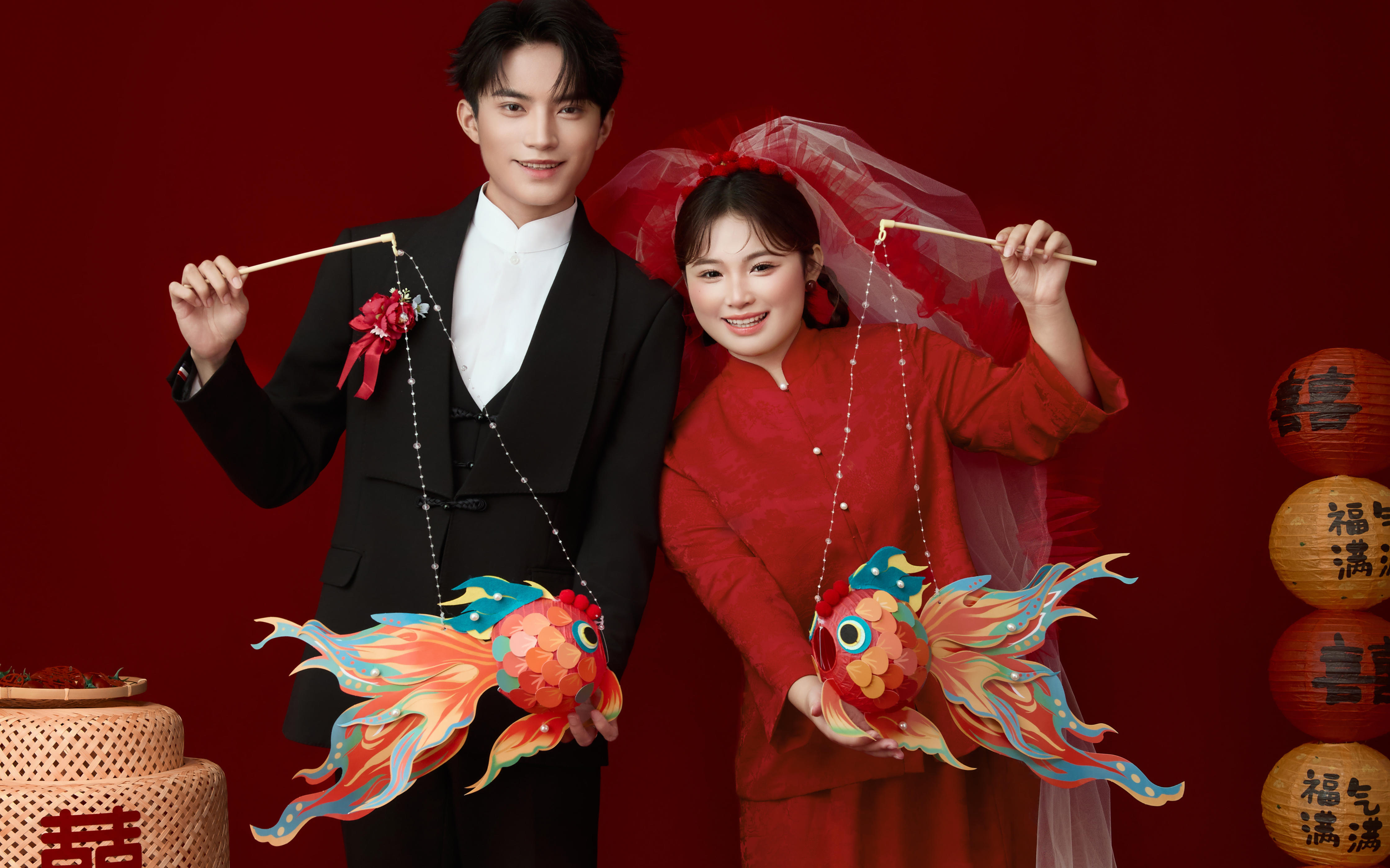 00后開啟喜嫁風(fēng)新賽道！超減齡紅底復(fù)古喜嫁婚紗照