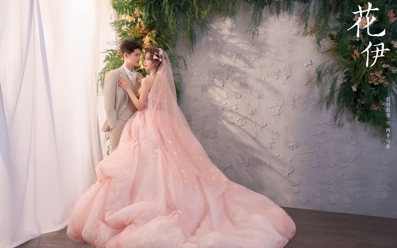 花房粉色婚紗照秒變在逃公主！少女感太仙了