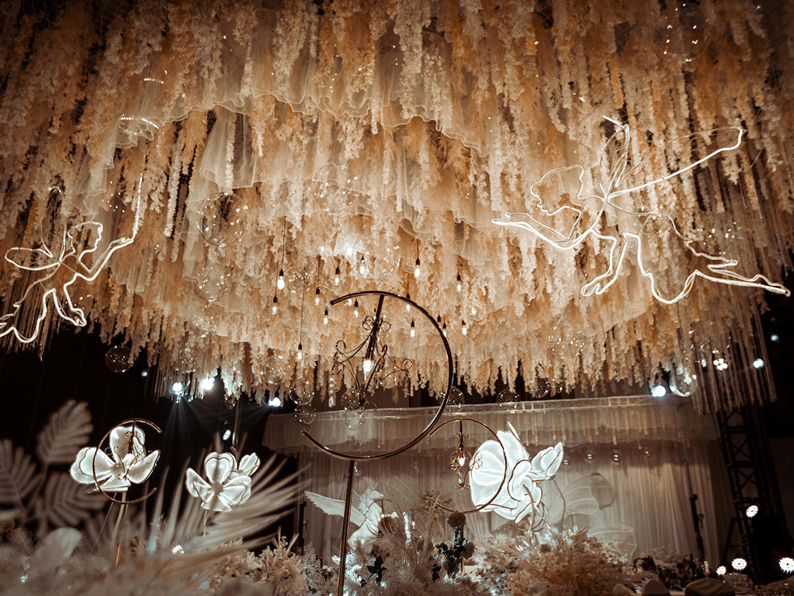 【包含豪华四大，花艺饱满超级大顶口碑婚礼】情愫