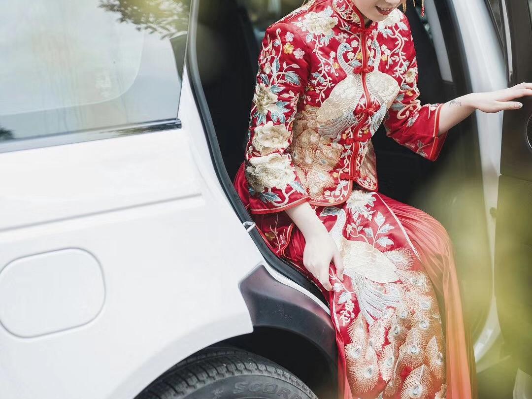 净版、素雅，让您披上洁白的婚纱，点亮一生中最美的