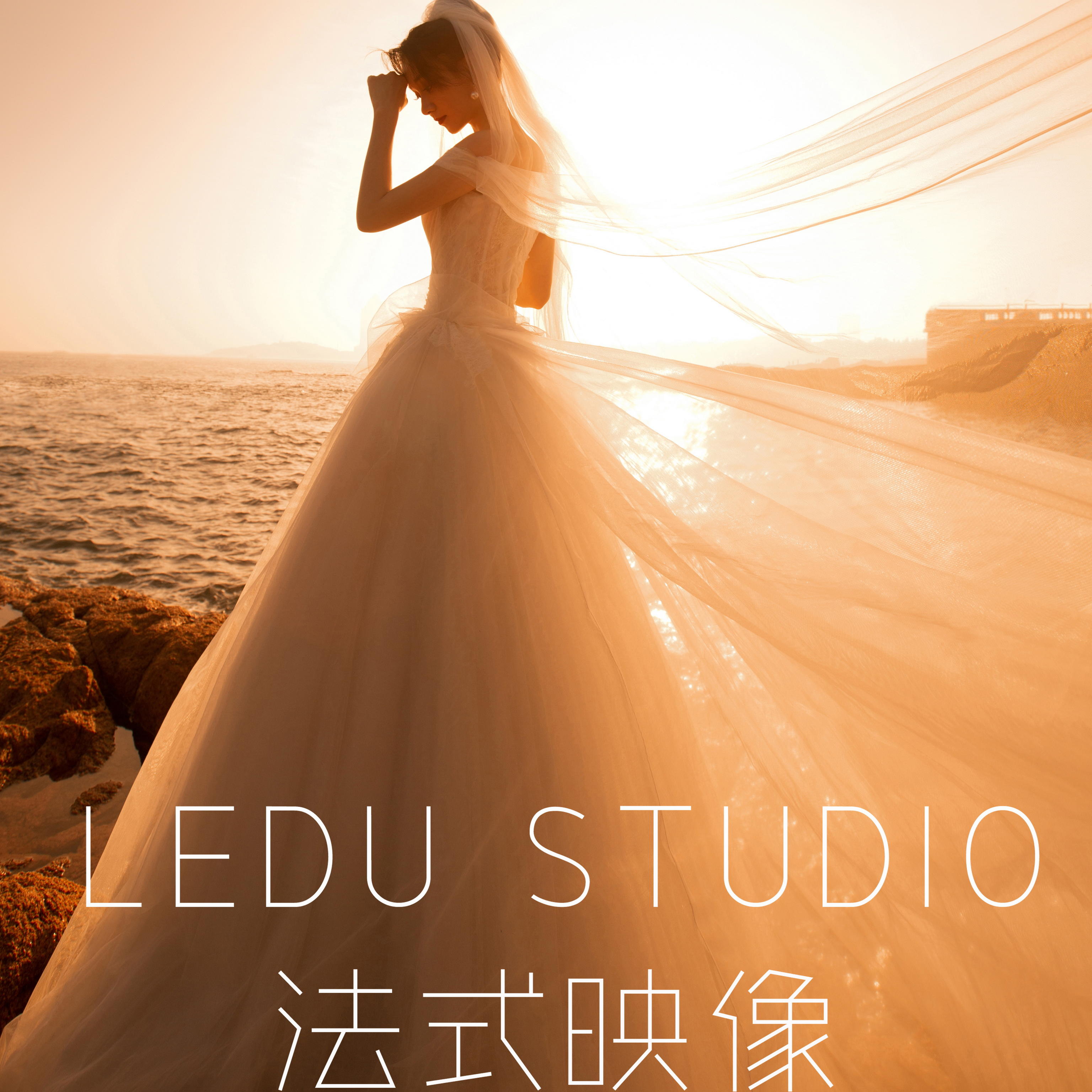海边夕阳婚纱照，美的像一幅画