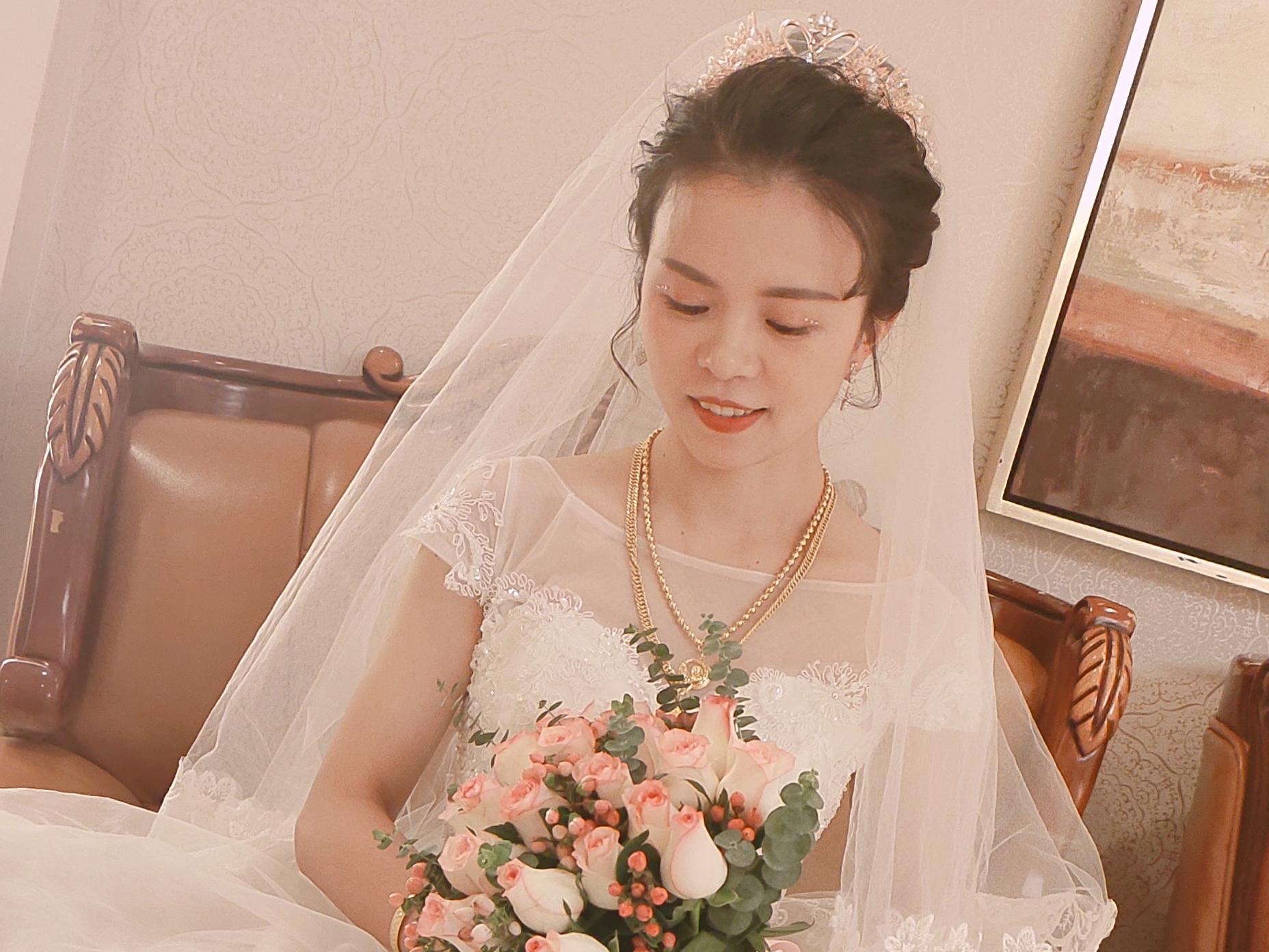 一顾倾城：全天跟妆女神套餐+2个亲友妆/伴娘妆