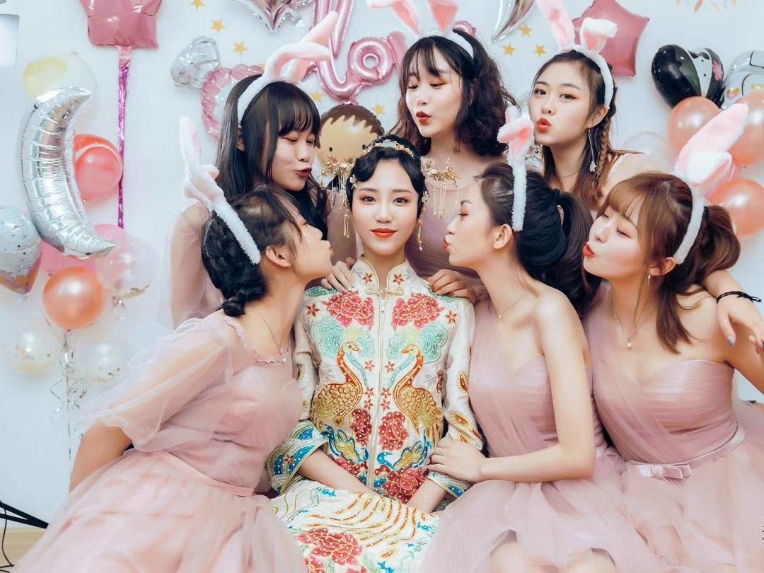 【超值租赁】齐地婚纱+秀禾服+礼服+跟妆