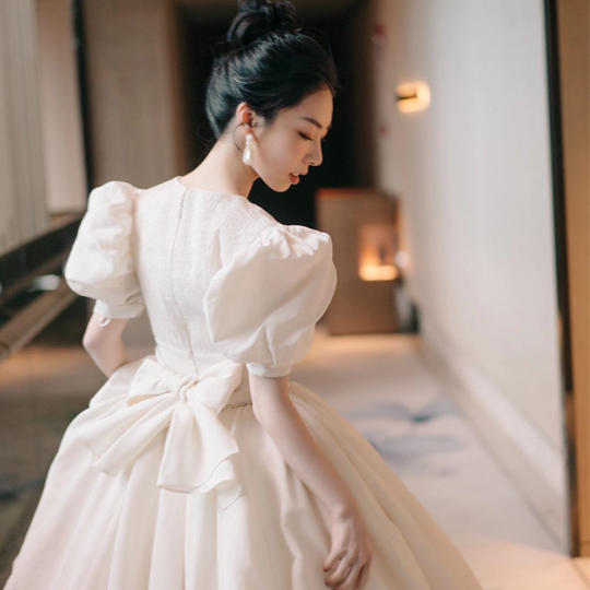 酒店婚礼迎亲必备，女神感大方自然