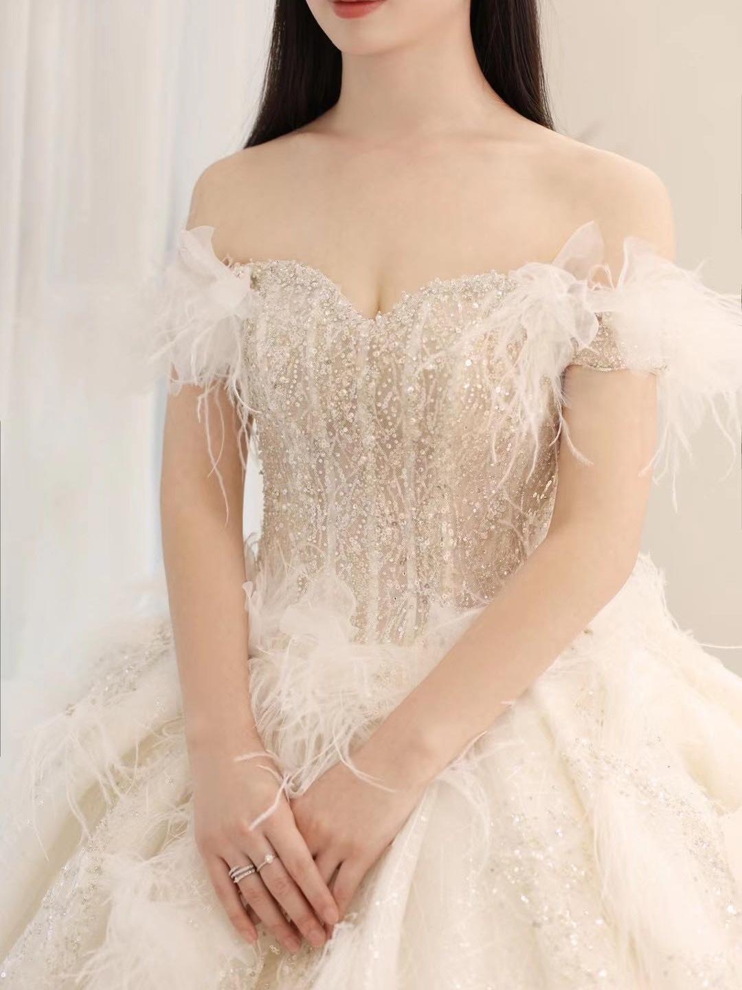 2021小众新款婚礼主婚纱