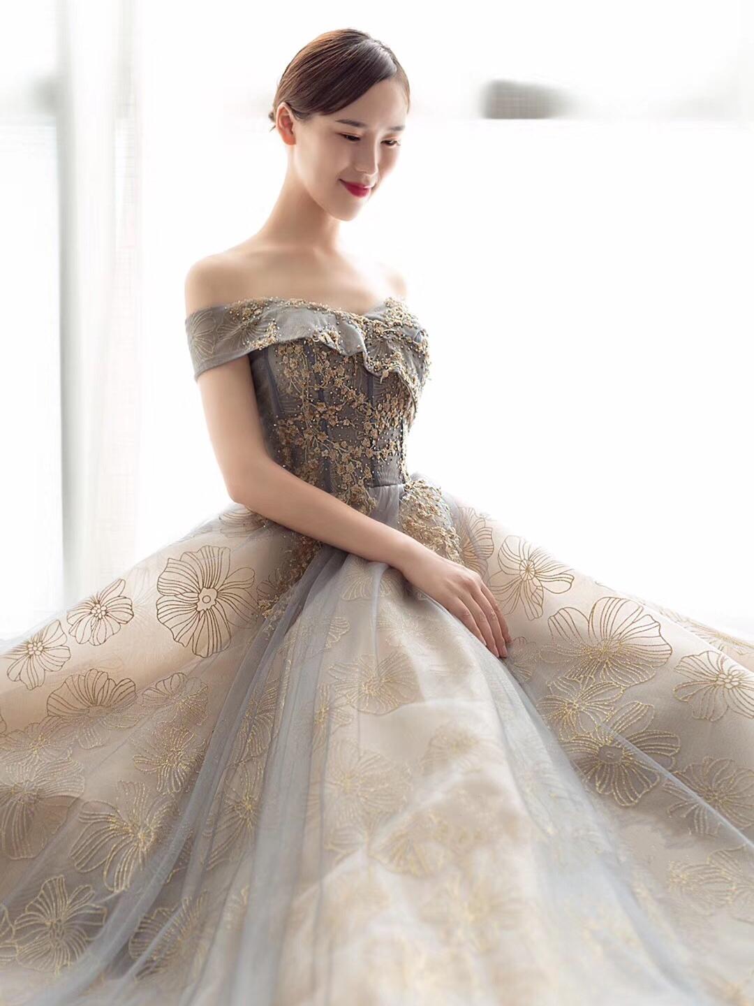 在武汉每三个人选择工作室，就有一个人选择拾贰婚纱