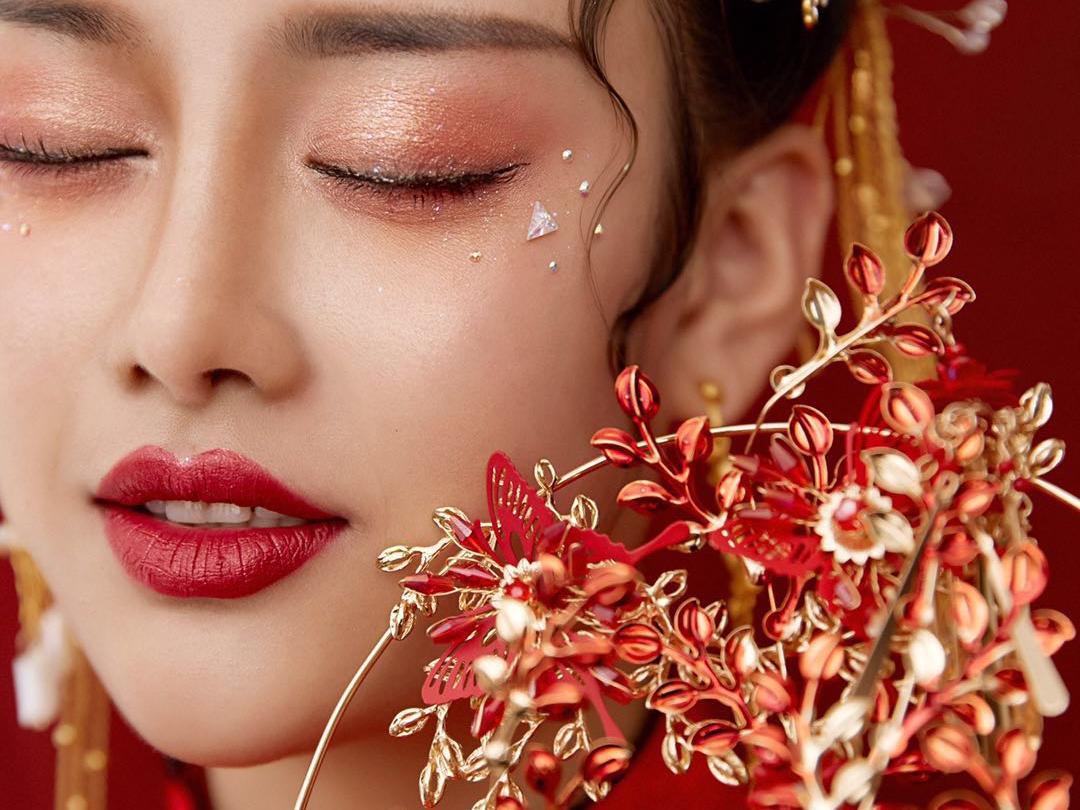 净版、素雅，让您披上洁白的婚纱，点亮一生中最美的