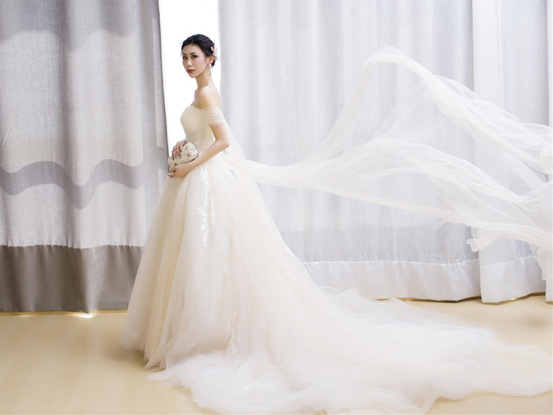 【缔尔】春季新款清新一字肩拖尾