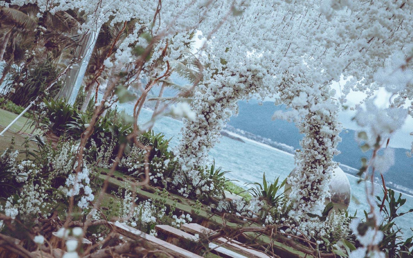 小城大爱户外草坪花海世界主题