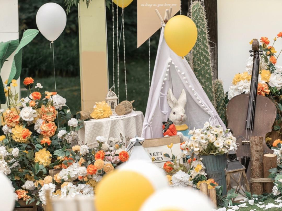 一万加的小预算黄色户外婚礼