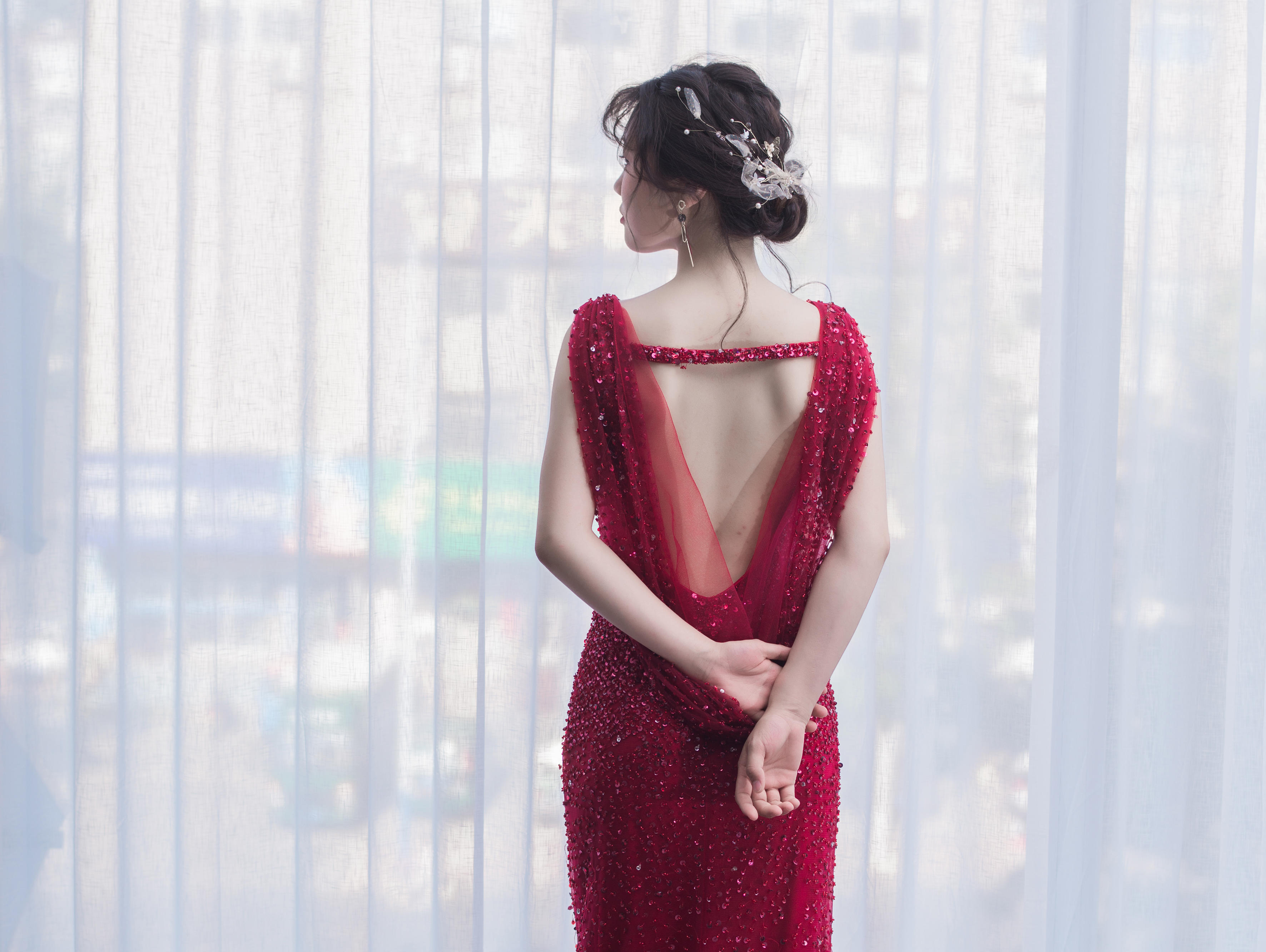 【盛夏钜惠】高定礼服三件套+资深化妆师全天跟妆