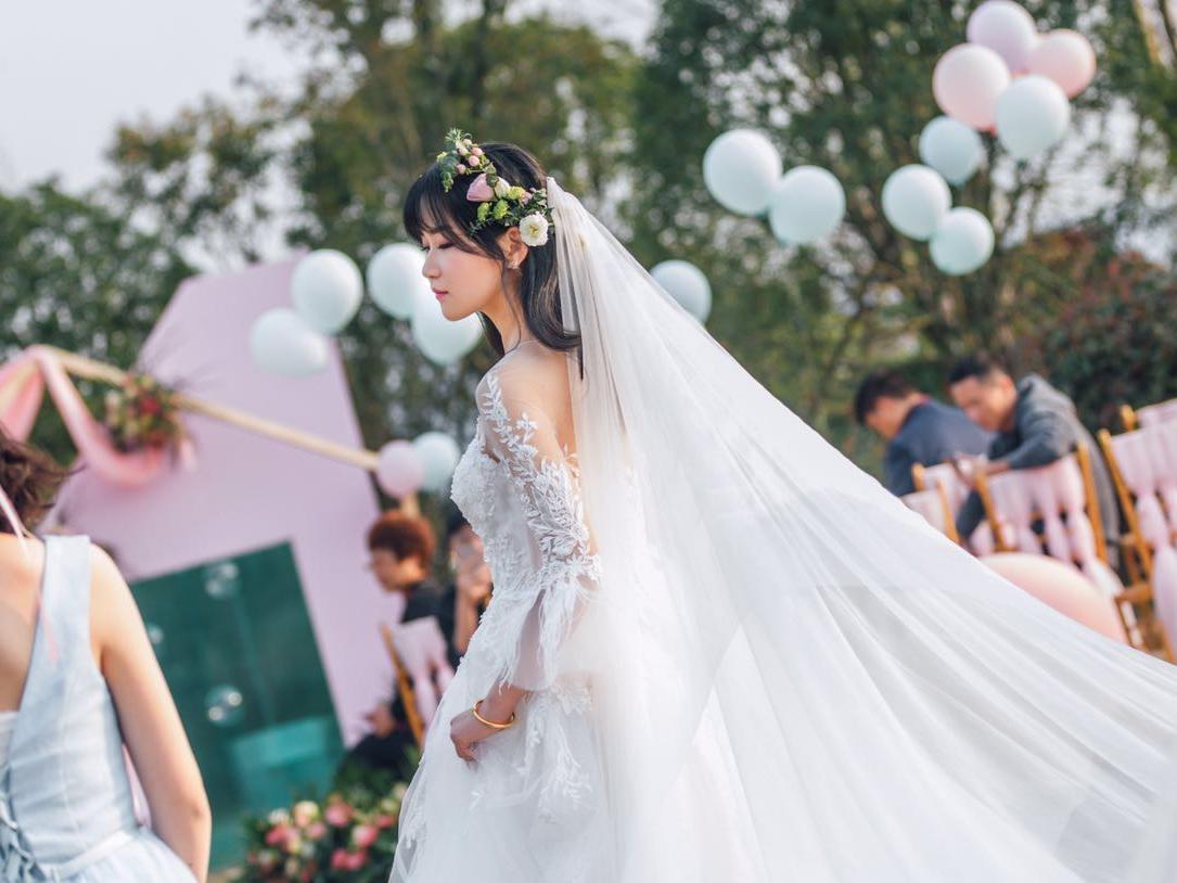 【暖春】草坪 鲜花 气球 阳光 趁春光明媚