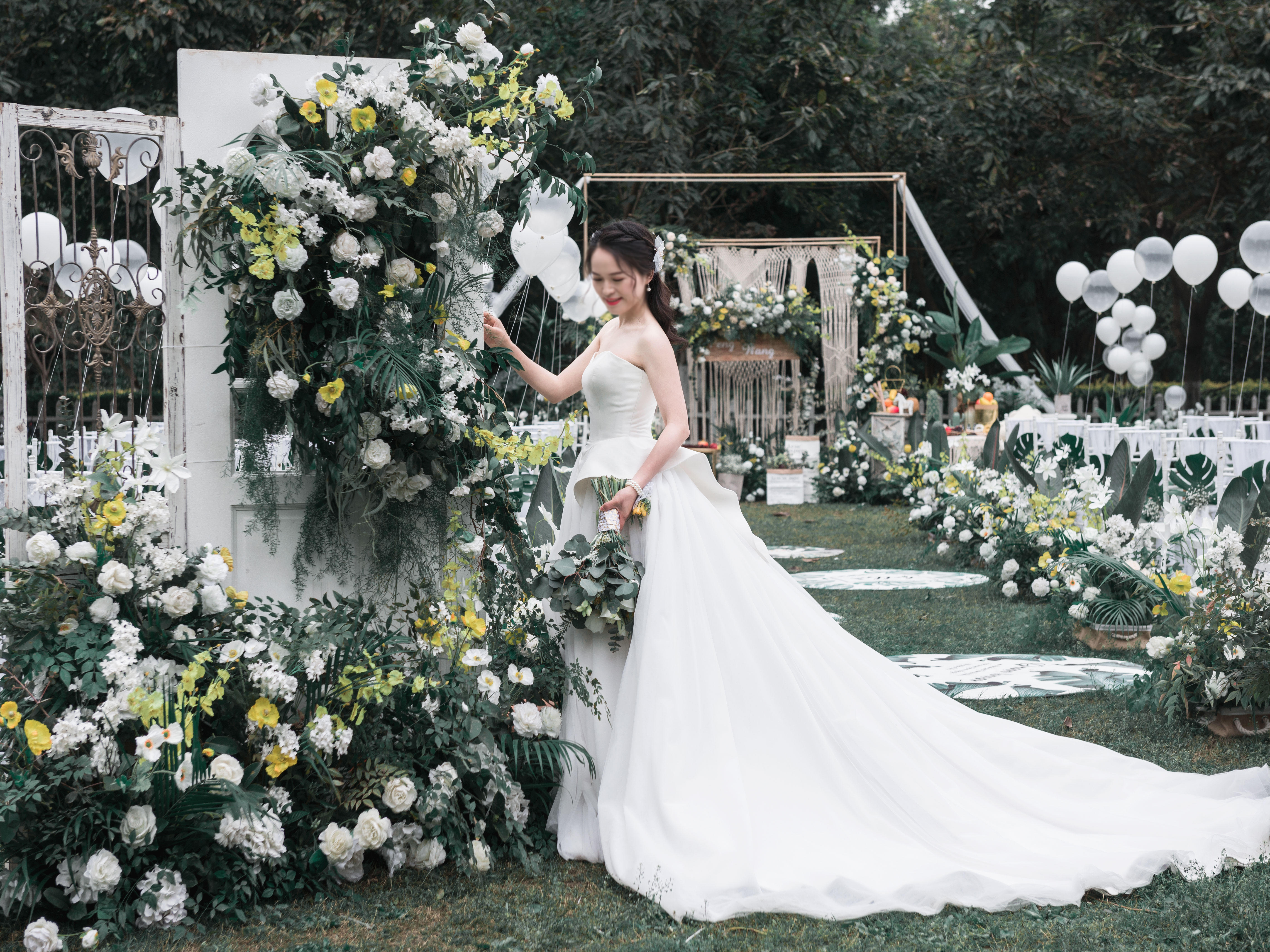【玖约婚礼定制】户外小清新婚礼，让爱充满青草香