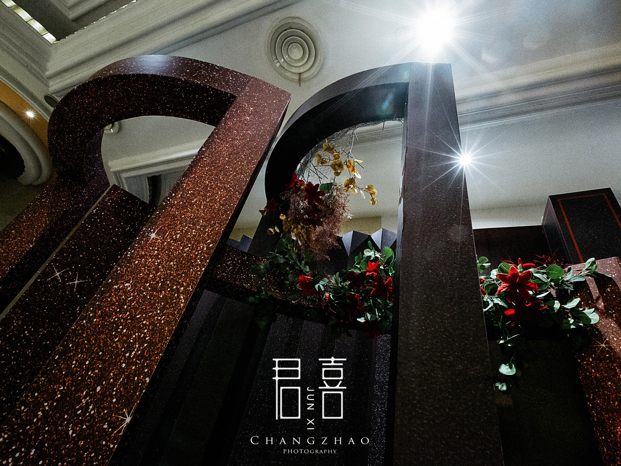 「红黑婚礼」黑色的冷艳邂逅红色的热烈