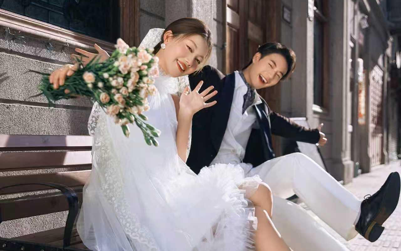 青島老城區(qū)｜給婚紗照賦予的時(shí)代色彩