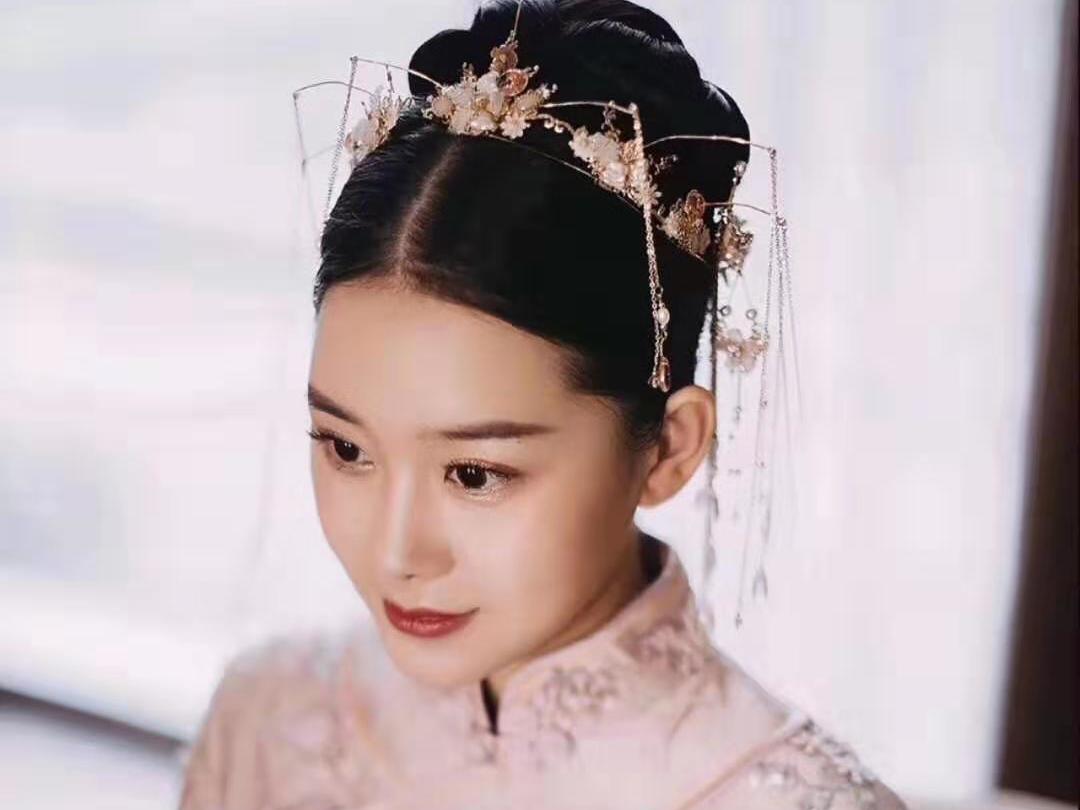            中式秀禾服彩妆造型