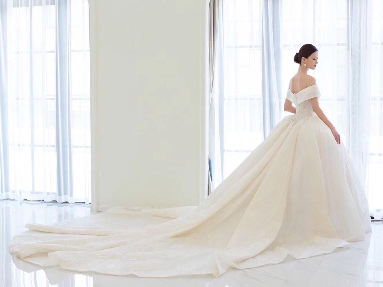 【限时特惠】超值网红婚纱套餐加首席老师跟妆