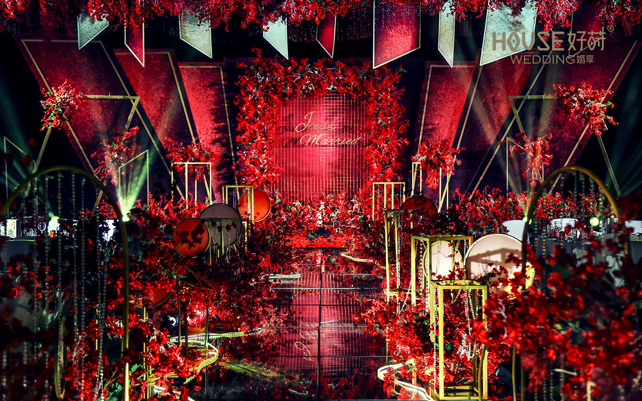 复古高级红黑色·皇冠假日