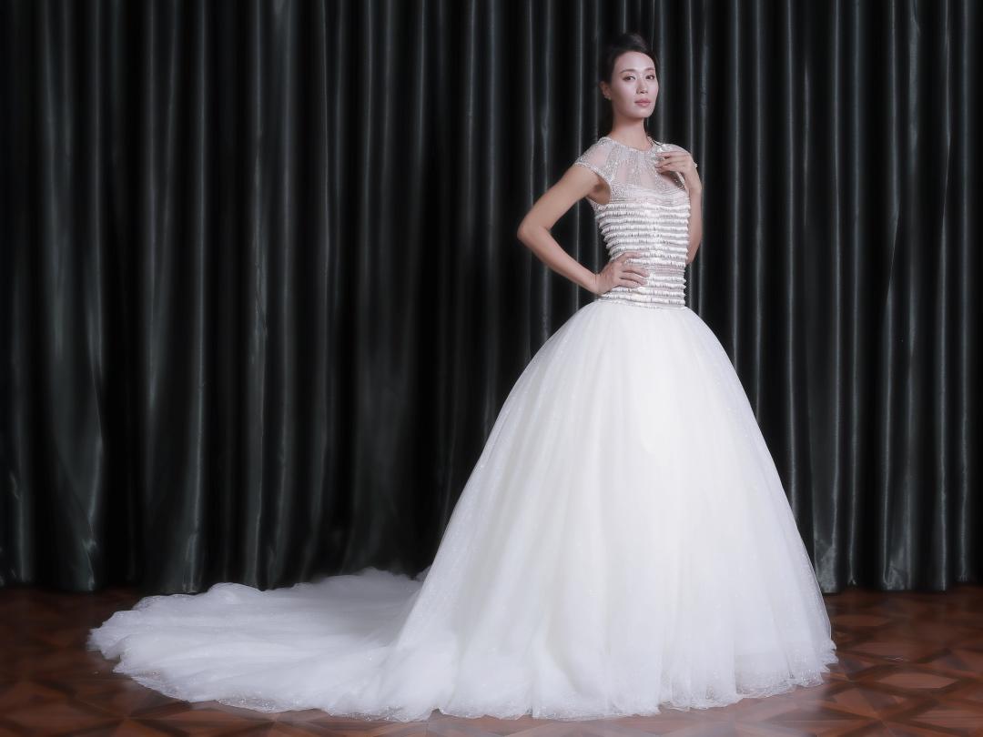 高定款婚纱礼服手工订珠奢华主纱