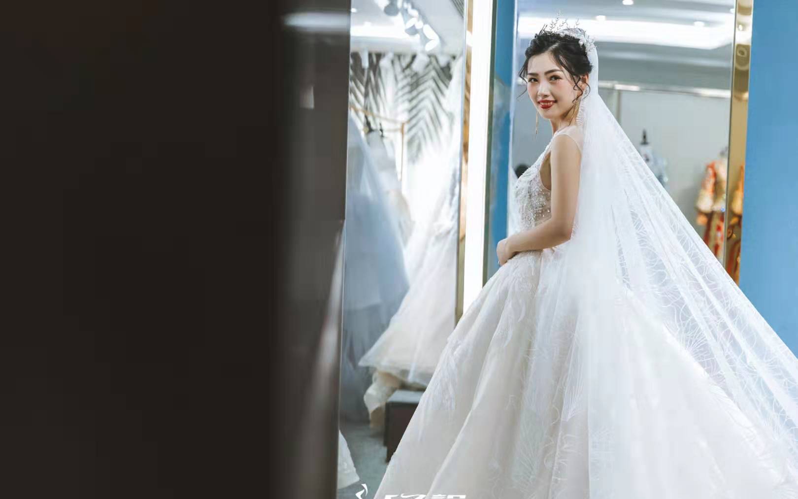 绝设婚纱馆礼服馆2019年新款  孔雀之恋