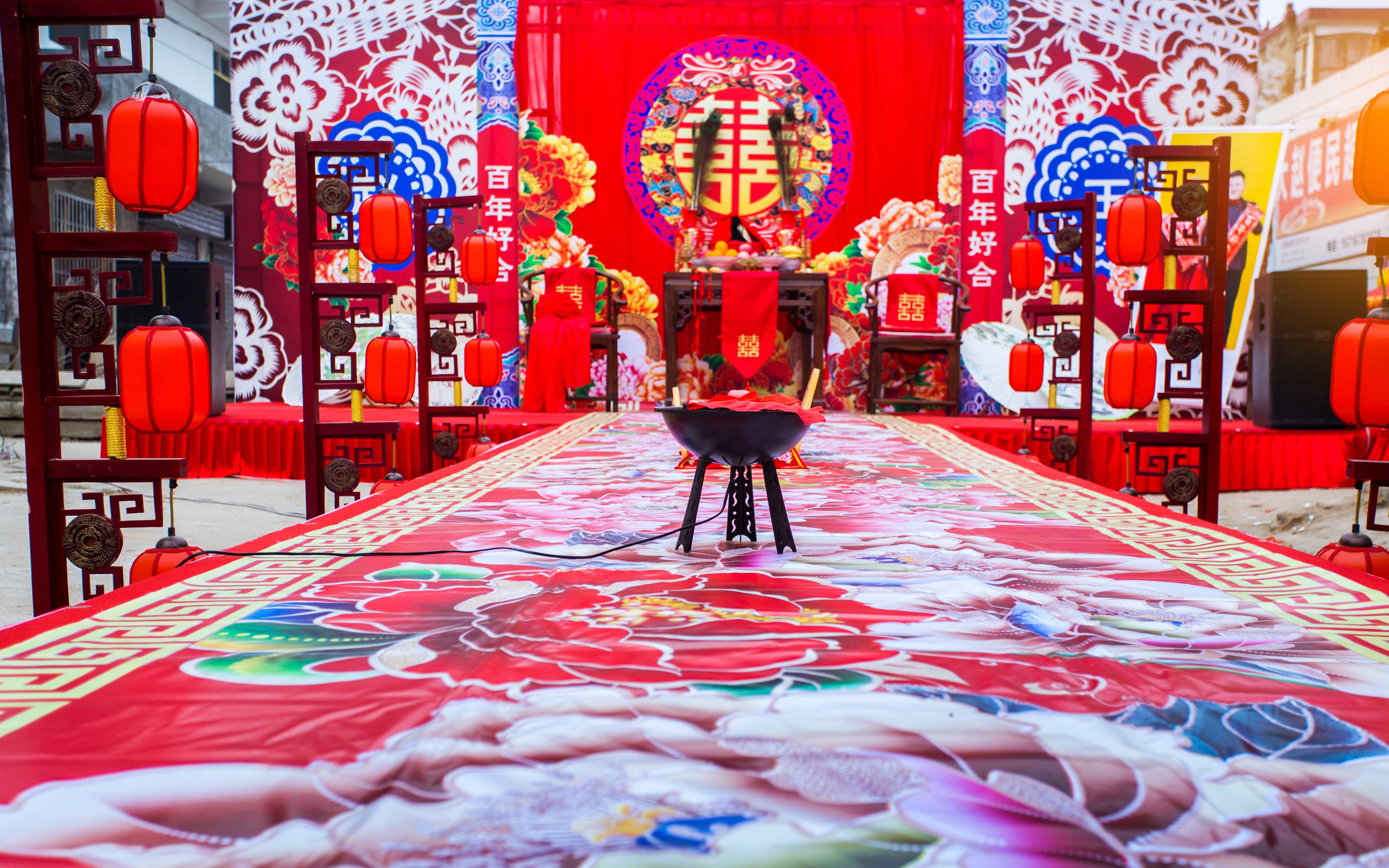 中国红.传统的中式婚礼.仪式感更强