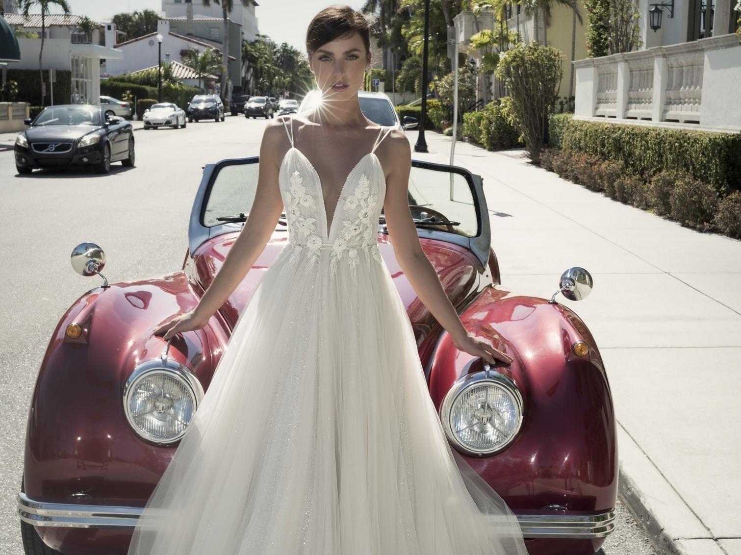 秀禾+仪式纱+敬酒服+中式新郎+伴娘伴娘服+首饰