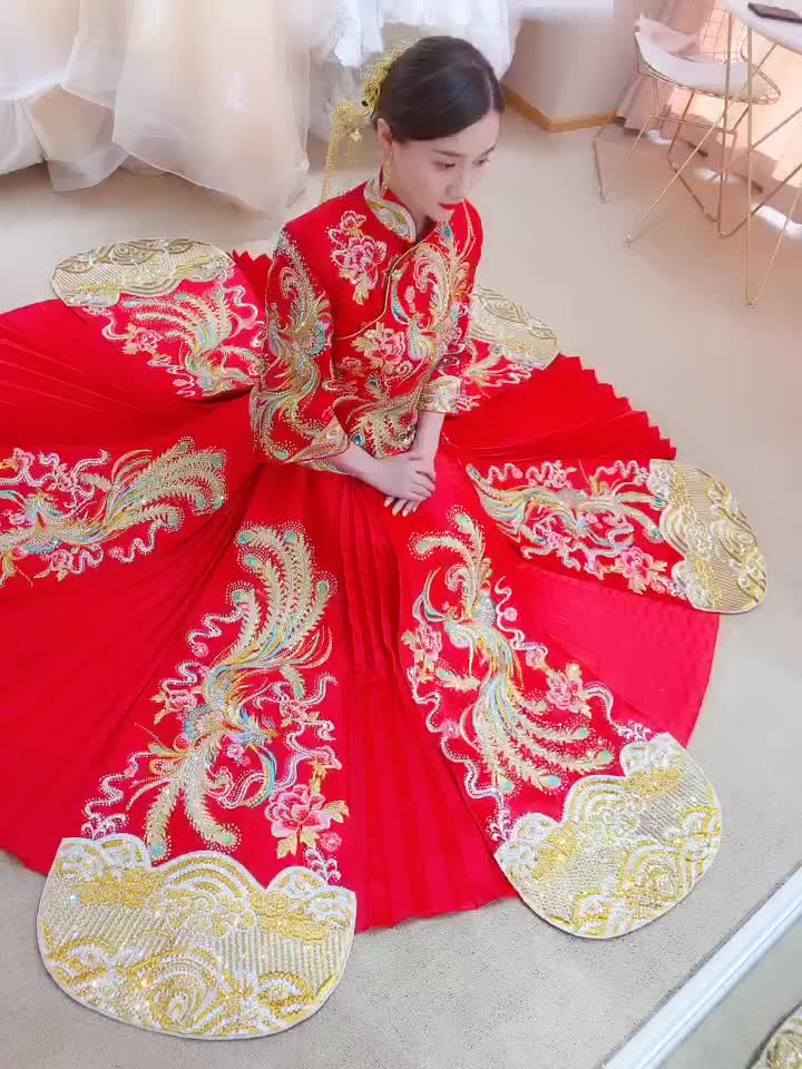 【性价比套餐】6件套婚纱+新娘跟妆