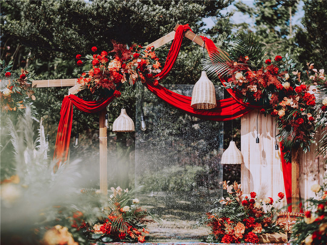 户外草坪田园复古橘色系婚礼小预算