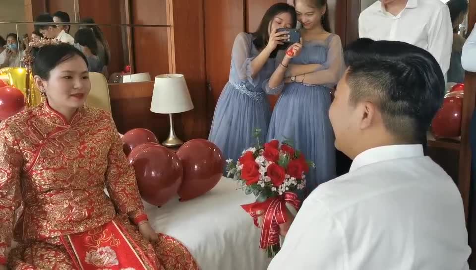 【热卖推荐】首席档全程新娘跟妆3妆3造+妈妈妆