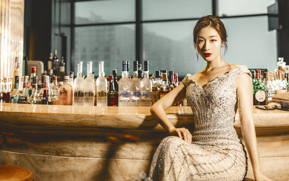 时尚优雅银色修身鱼尾晚礼服