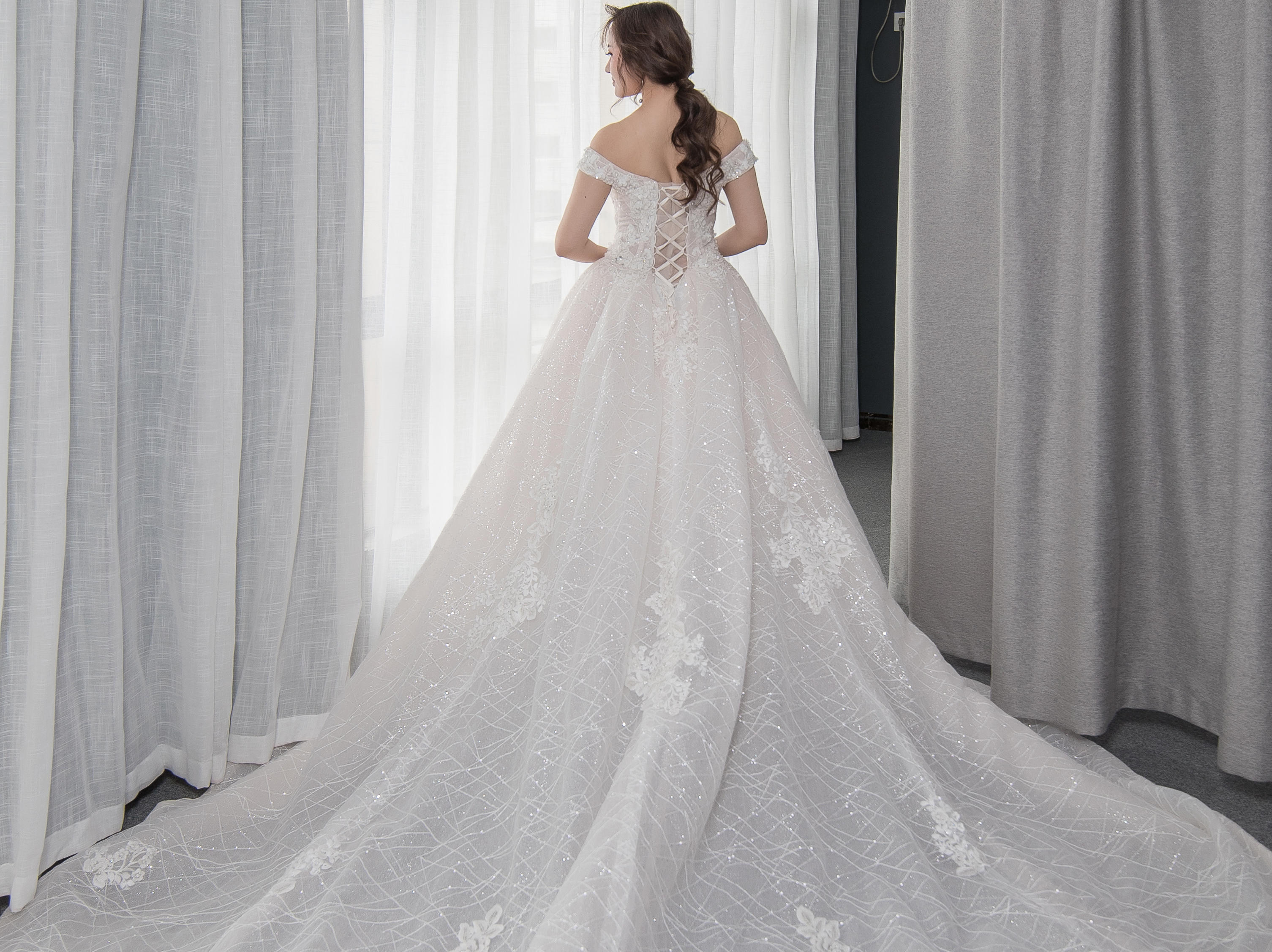 一字肩大拖尾重手工百搭款