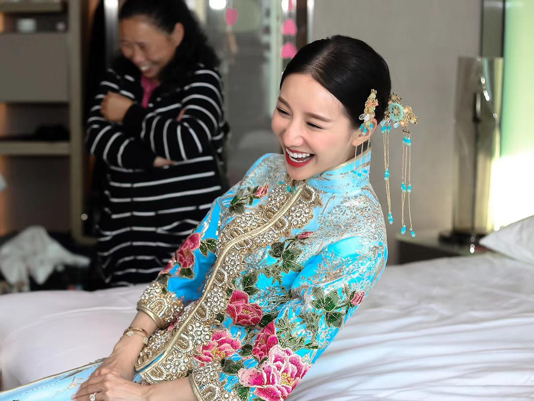 【苗苗】全天私人跟妆+三组造型