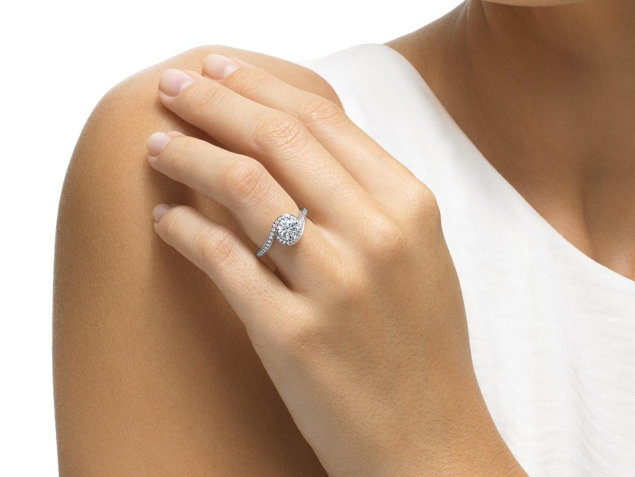 FASCINE 50分扭臂豪华订婚钻戒