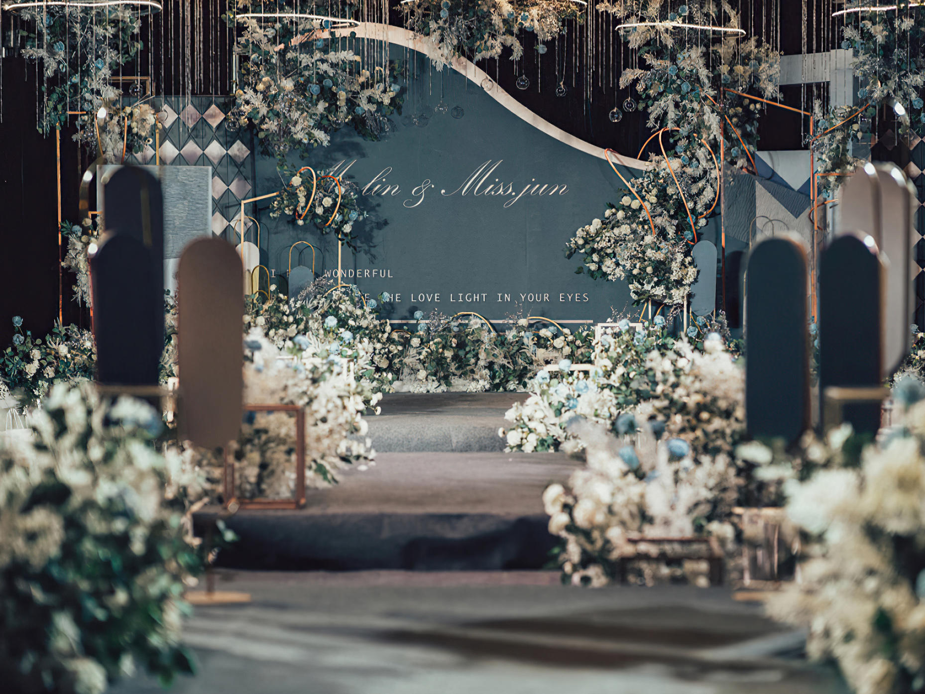 高级色！2020年小孔雀蓝雾霾蓝婚礼！