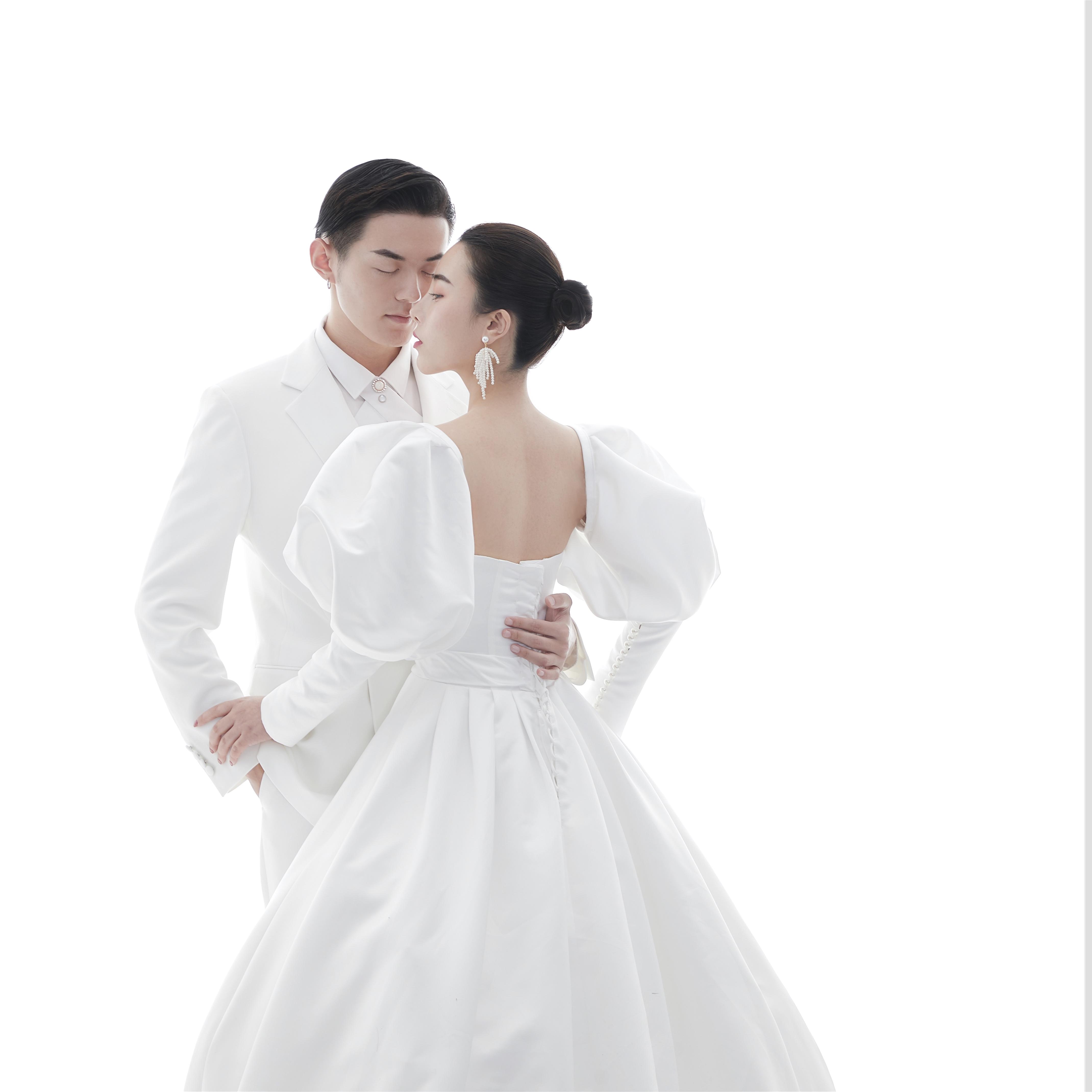 爆款【包车费+中餐+胸贴+ 全新婚纱+戒指】