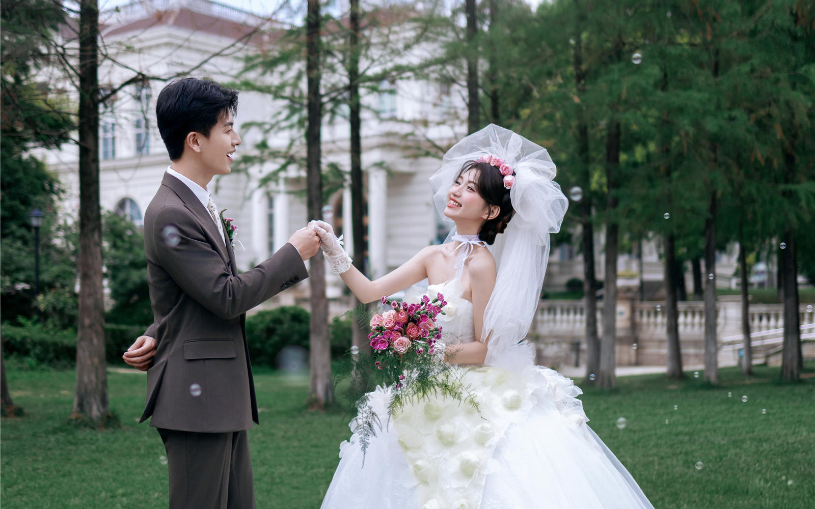 心动的信号拉满💕少女感森系草坪婚纱照一眼沦陷❗