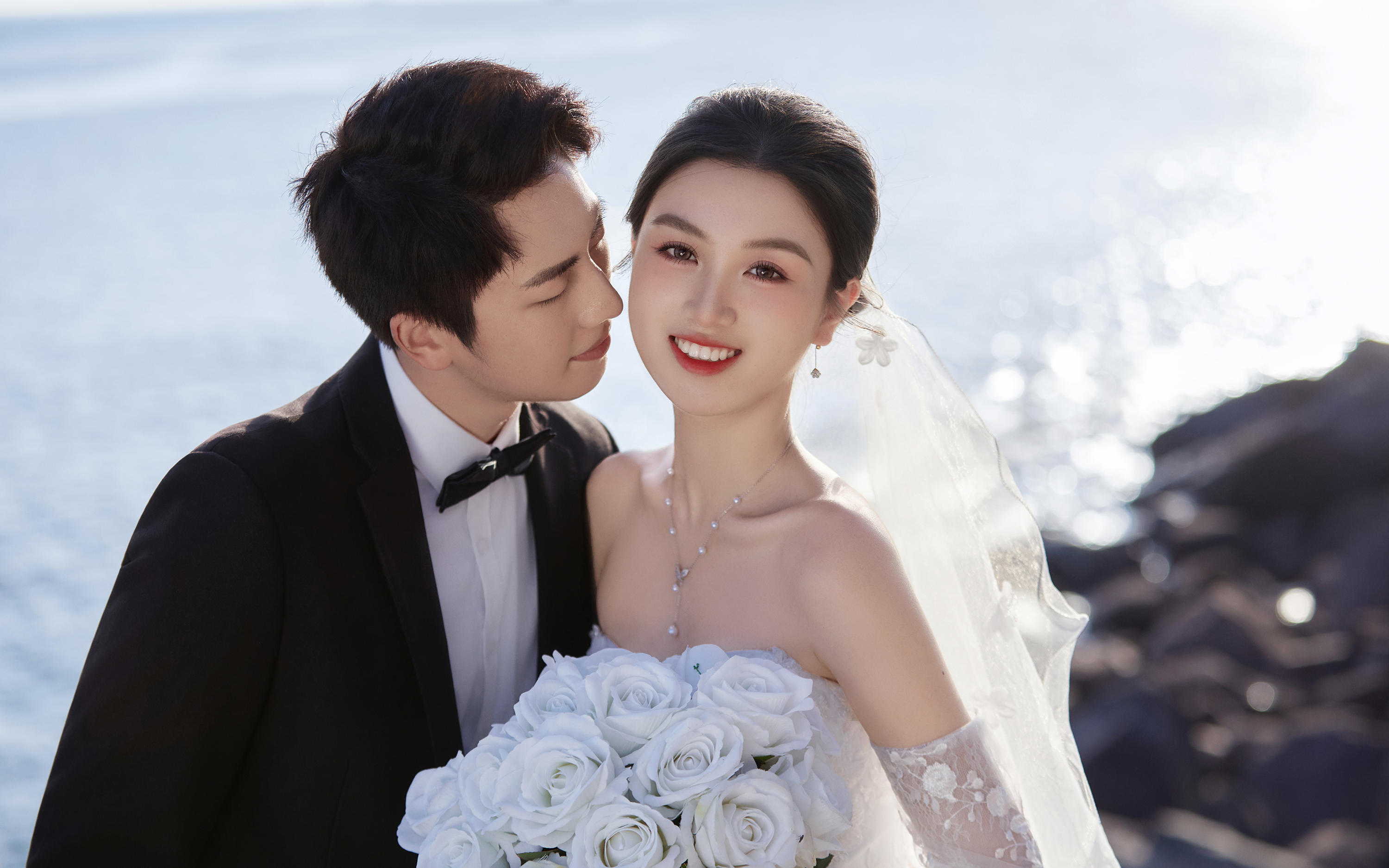 好美的海景礁石婚纱照