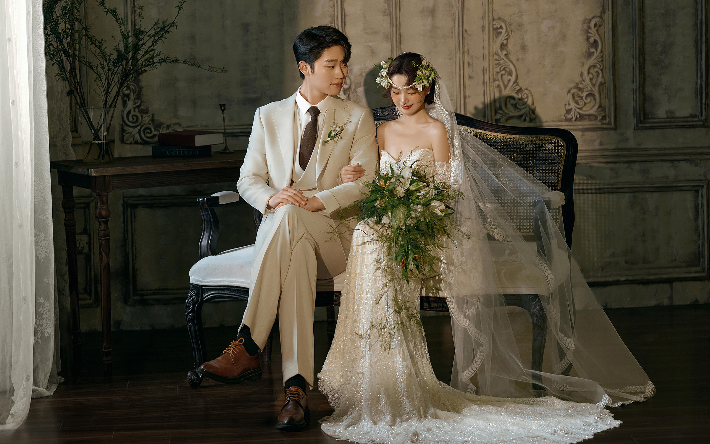 法式復古婚照｜膠片質感入鏡，鐫刻時光里的愛意