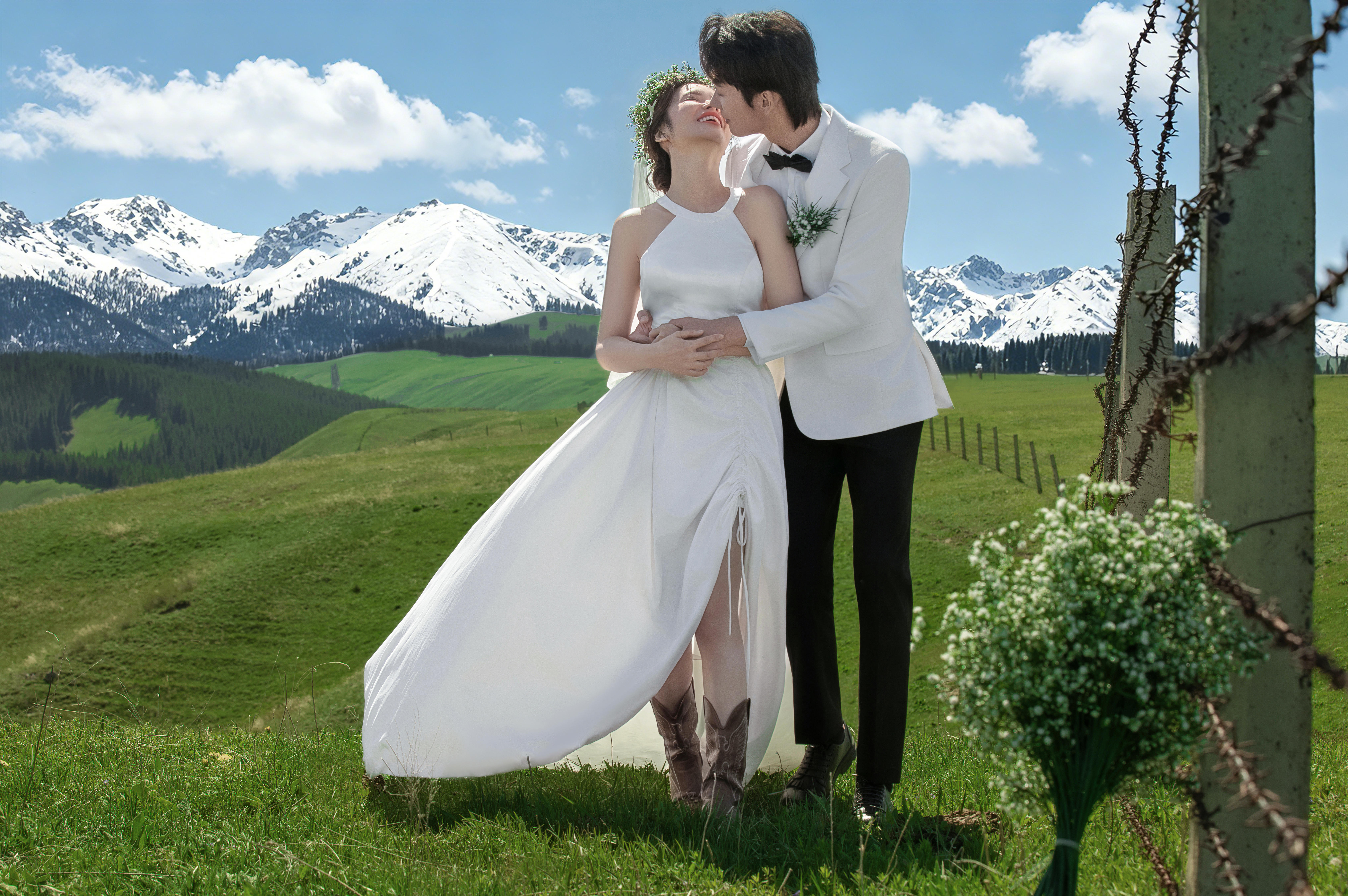 和你相擁在四下無人的雪山下??新疆旅拍