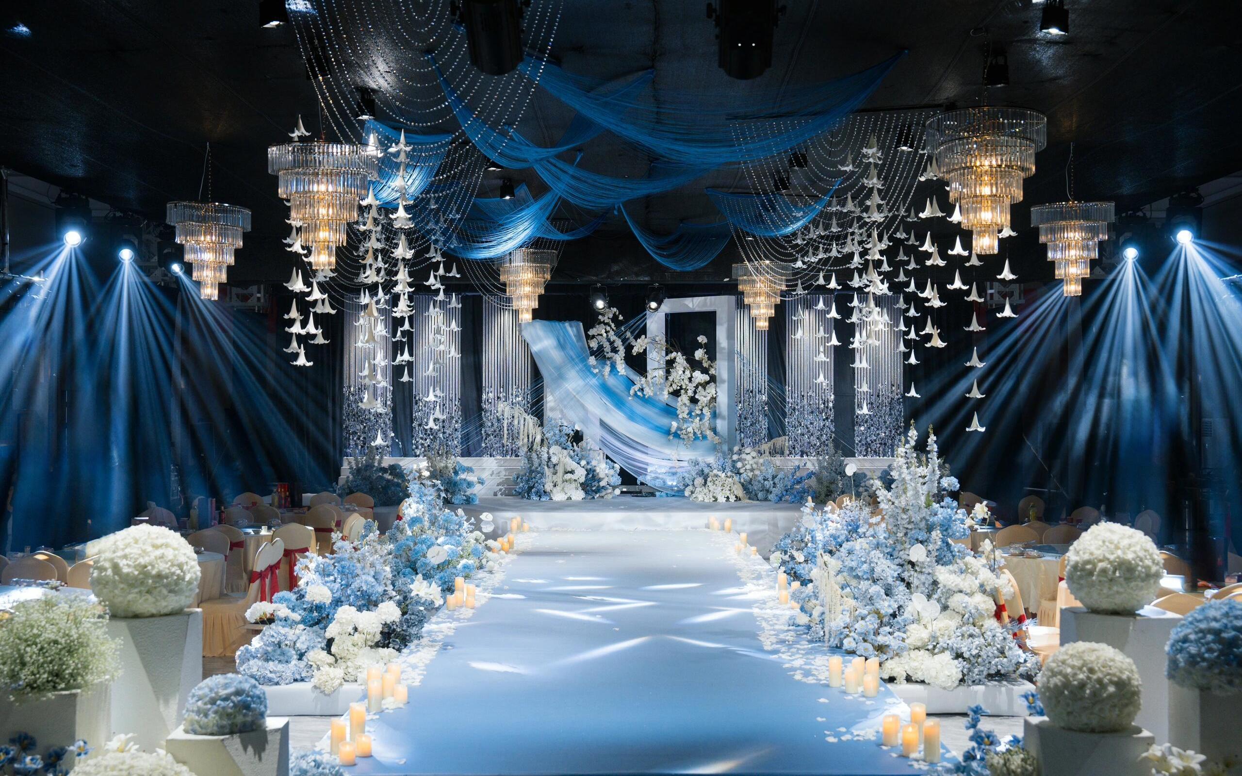 淡藍(lán)飄頂，輕盈雅致