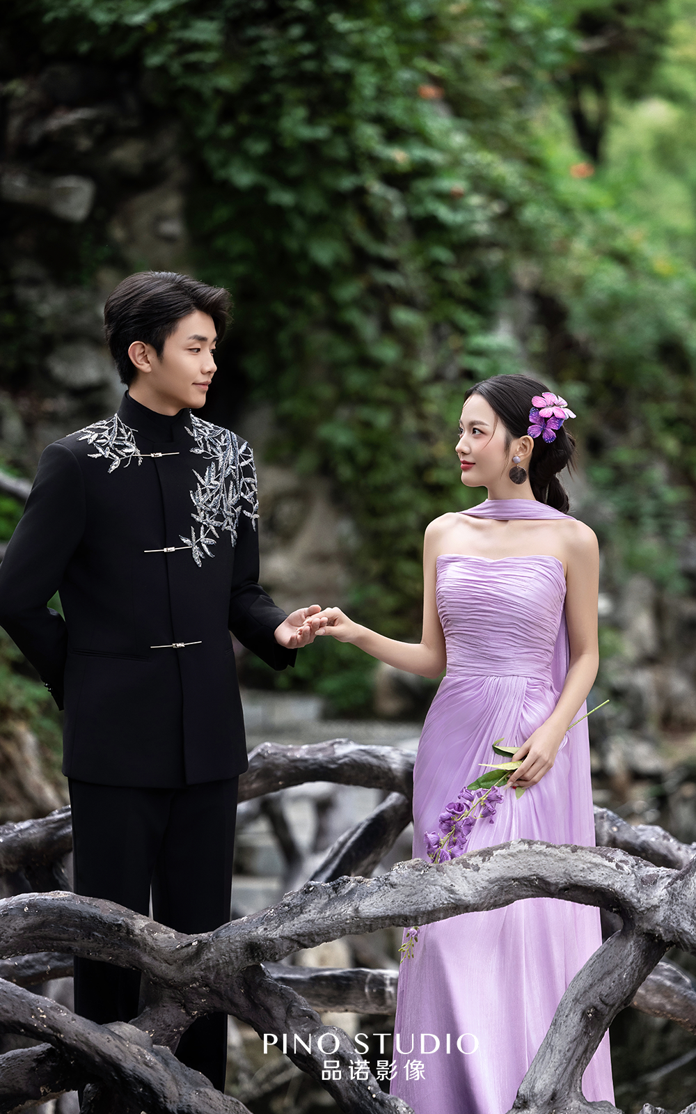 一袭紫裙泛舟雾中，美成古典画中人💜