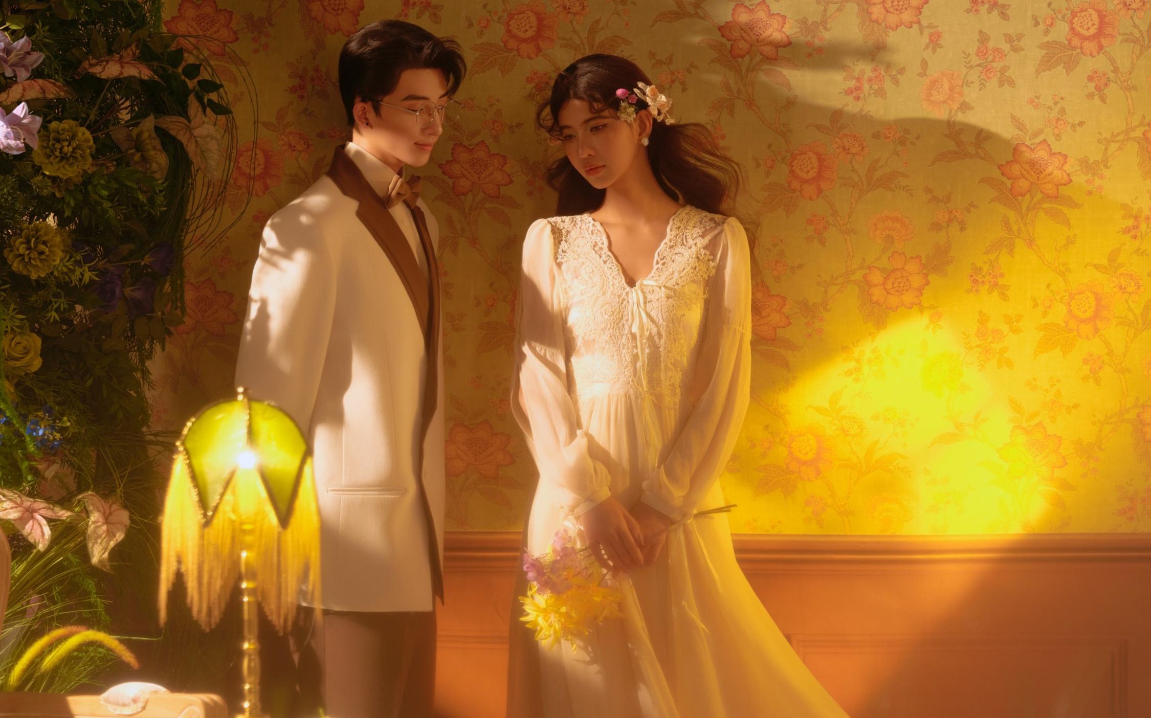 谁能拒绝春日氛围感花房婚纱啊😭太戳我了