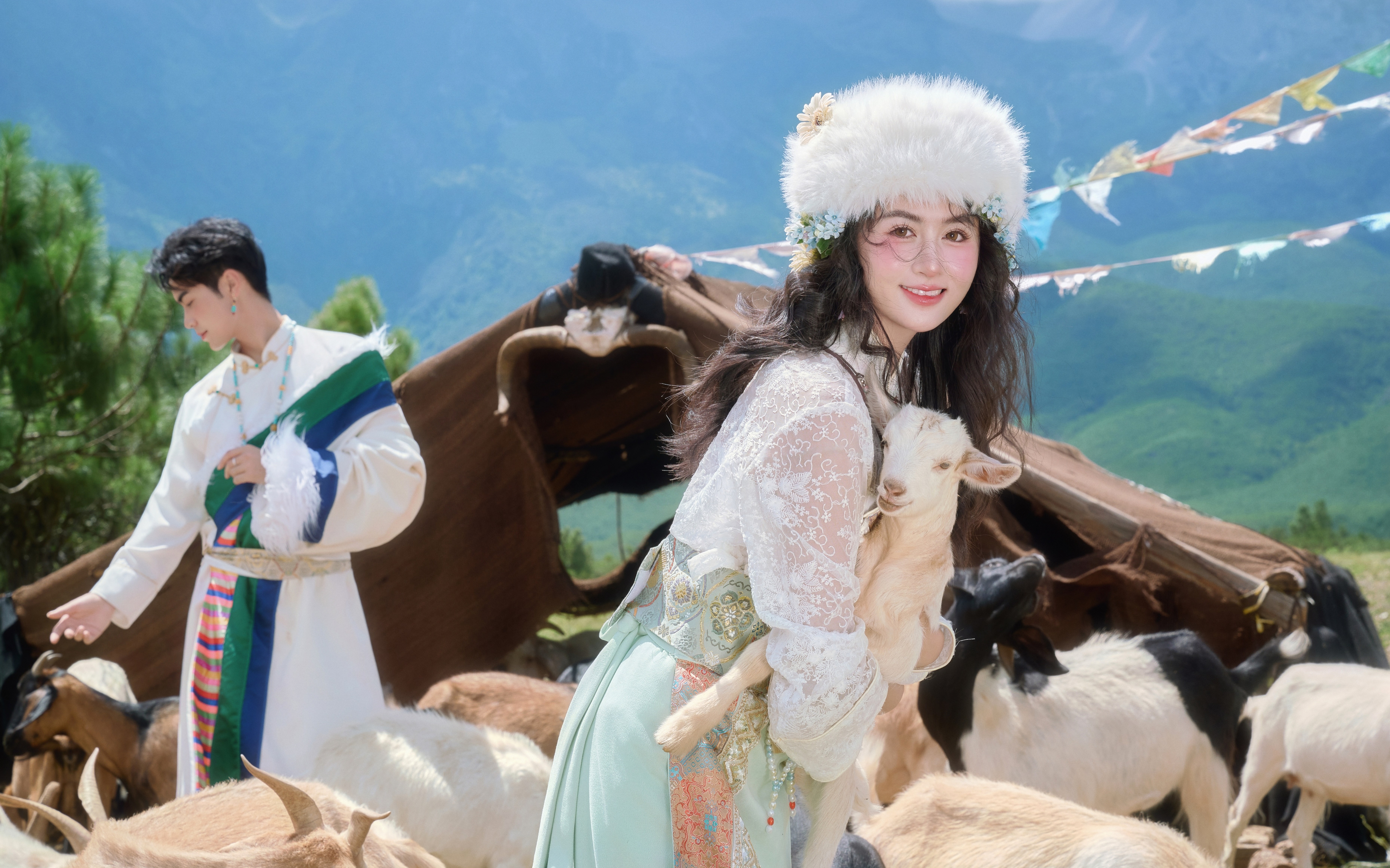 雪山下的藏服婚照，把浪漫写进高原风里