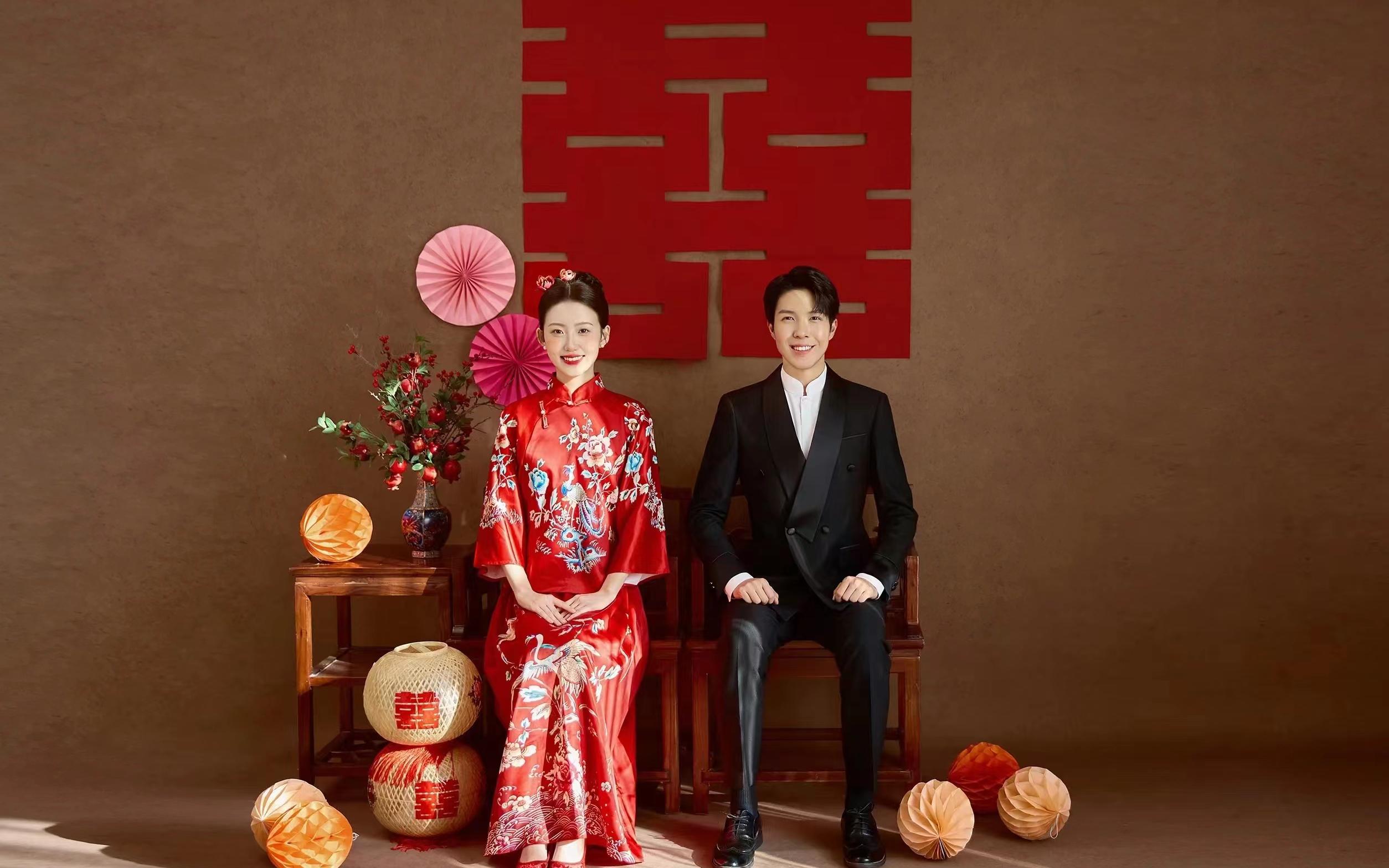 新中式的喜嫁风婚纱照