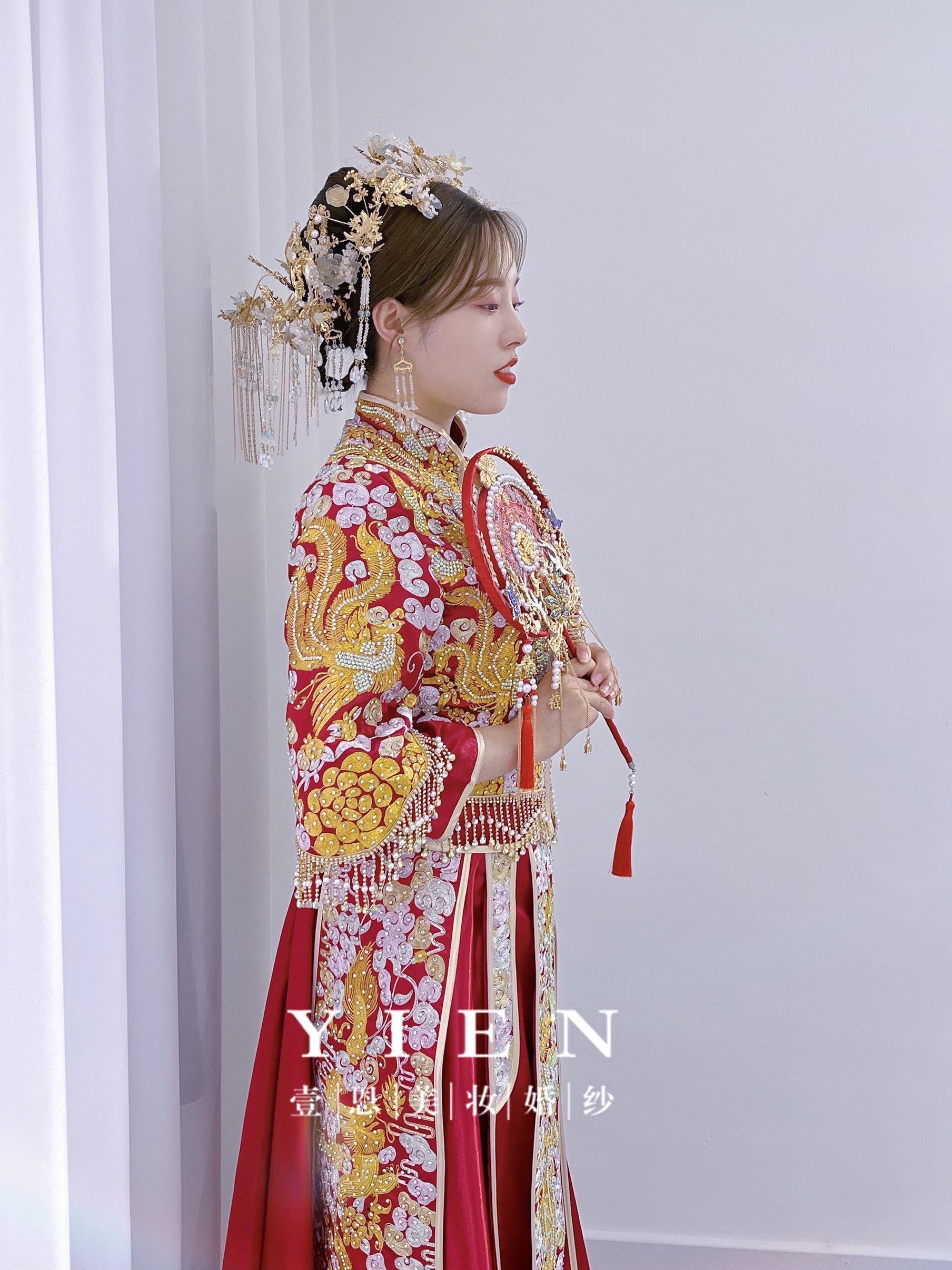 壹恩婚纱高级定制秀禾服