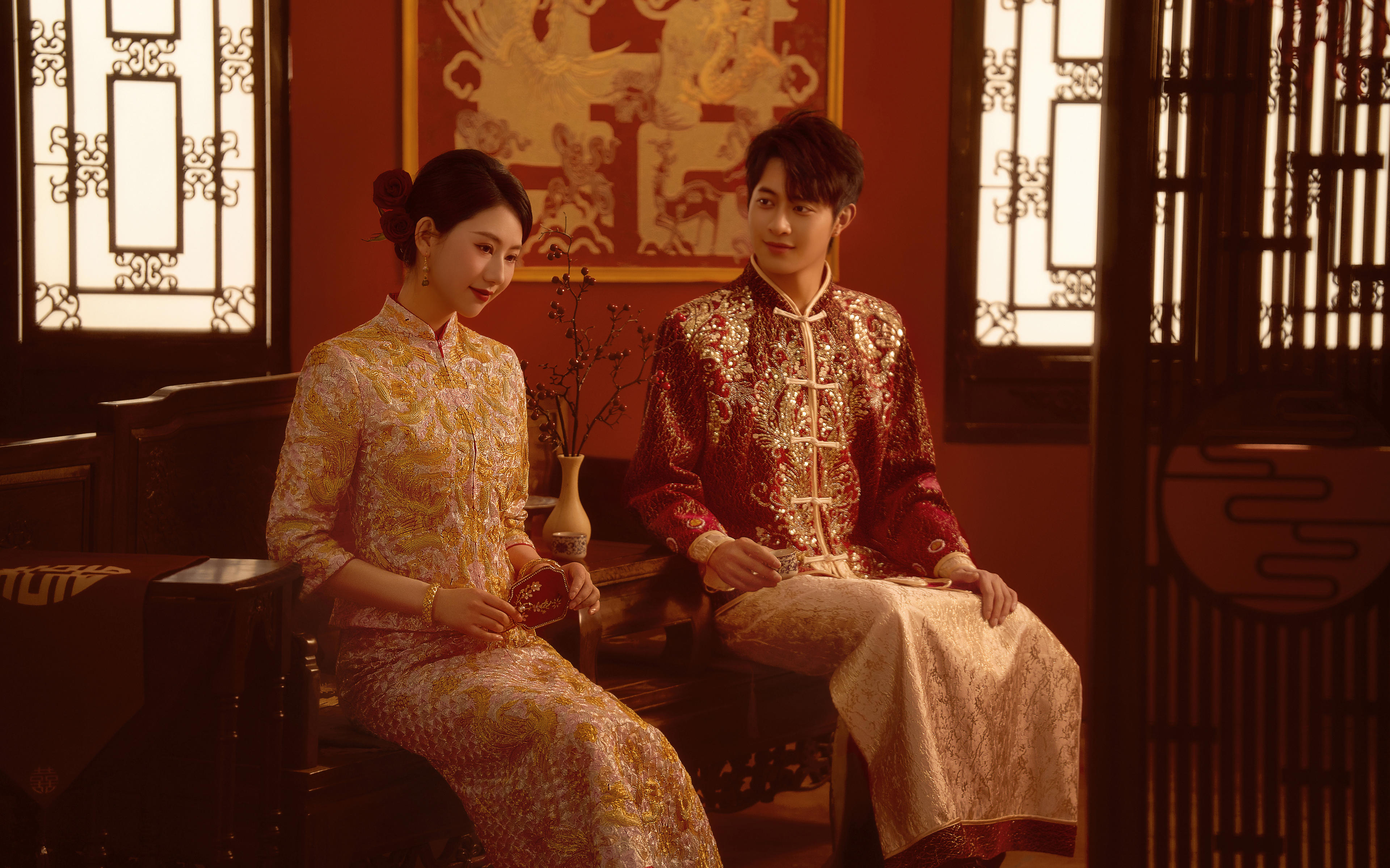 內(nèi)景 l 金屏暖照新人影，一袖風(fēng)華入畫頻??