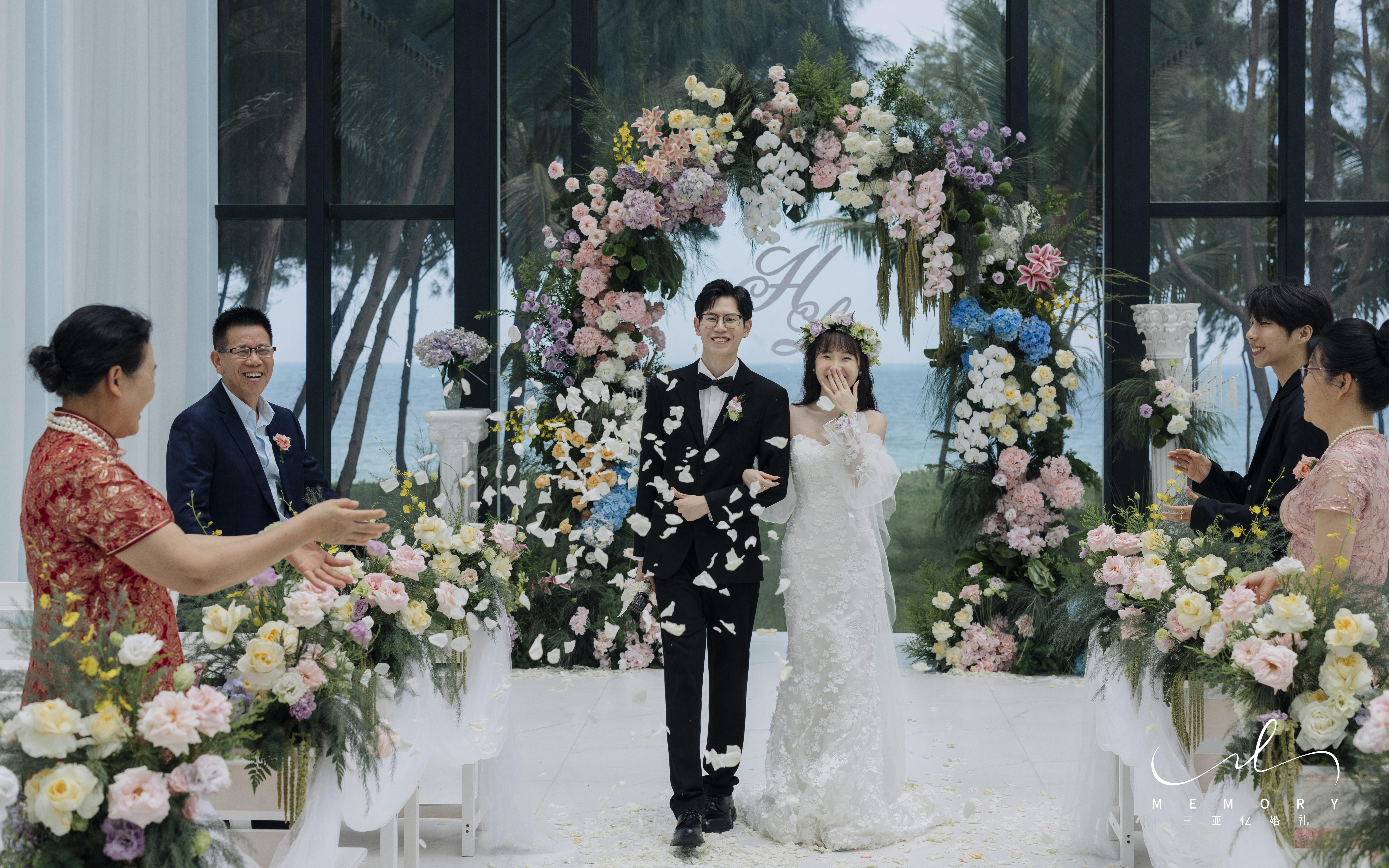 鉆石海粉白紫藍(lán)黃丨鉆石海教堂婚禮