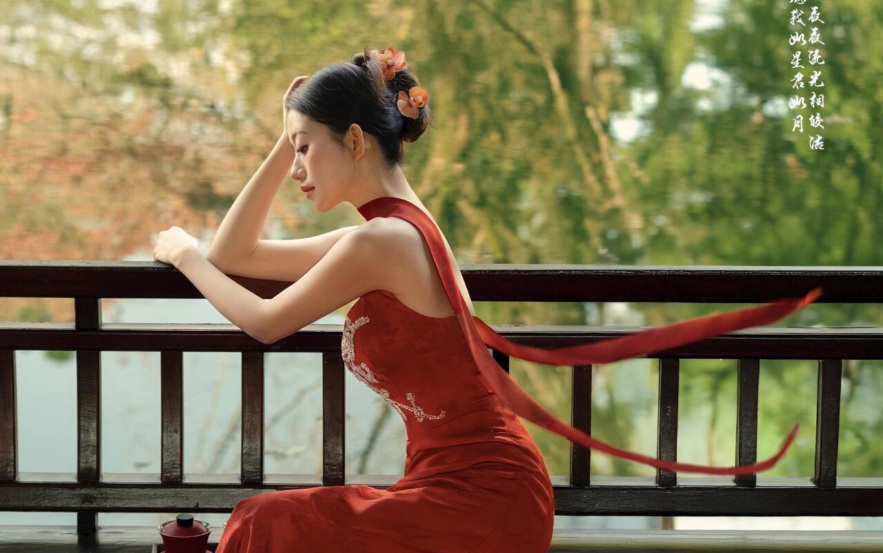 十光堇 | 園林之境??新中式婚紗照的一抹艷色
